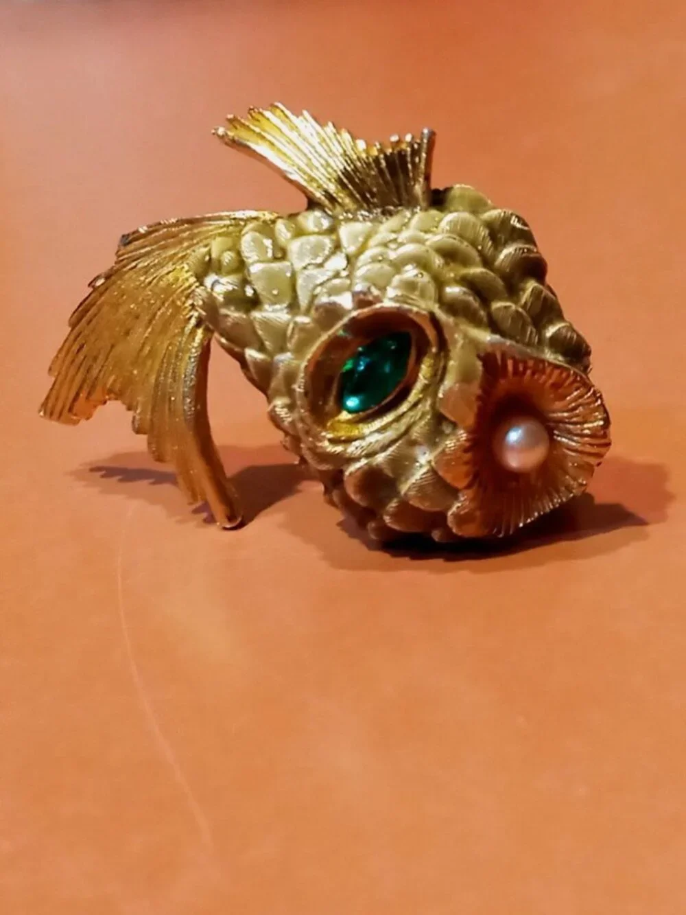 Vintage Signed ©Ledo Pufferfish Brooch Gold Tone Emerald Green Eye Pearl Accent